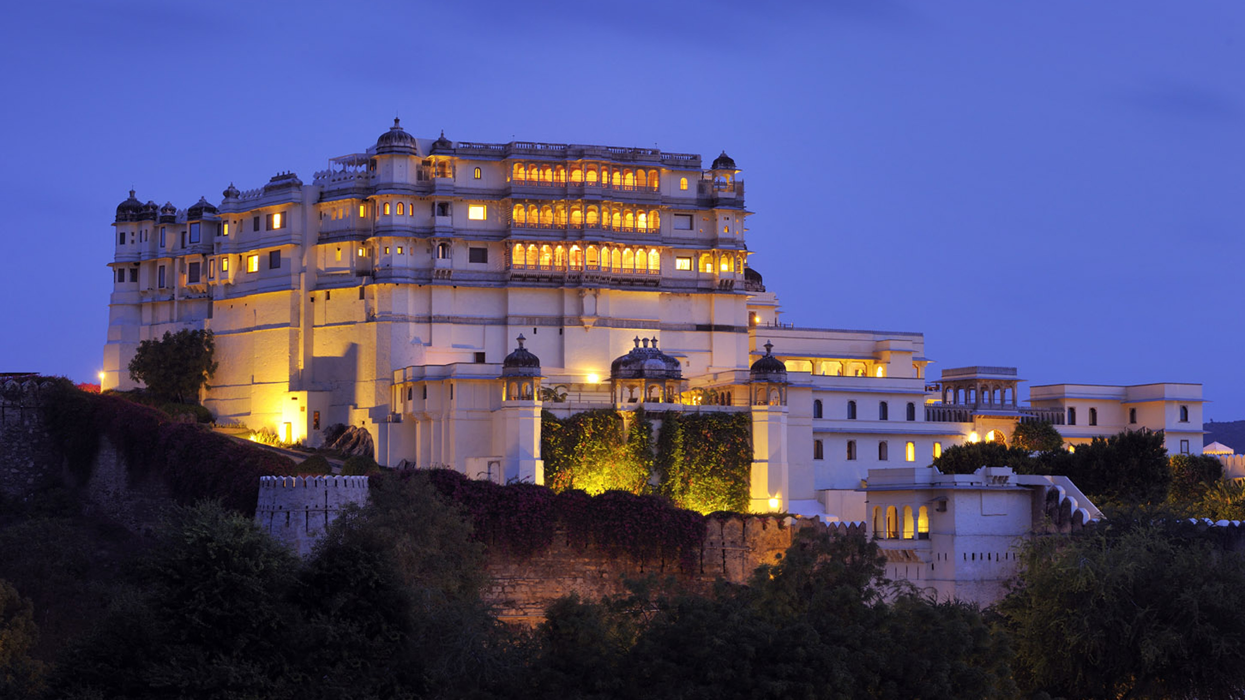 <p>A Heritage &amp; Lakeside Escape</p>