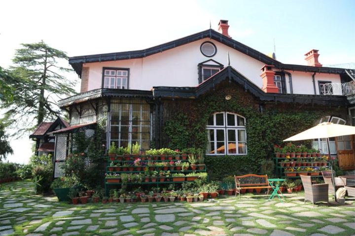 <p>Colonial Trails, Himalayan Walks &amp; Modernist Marvels</p>